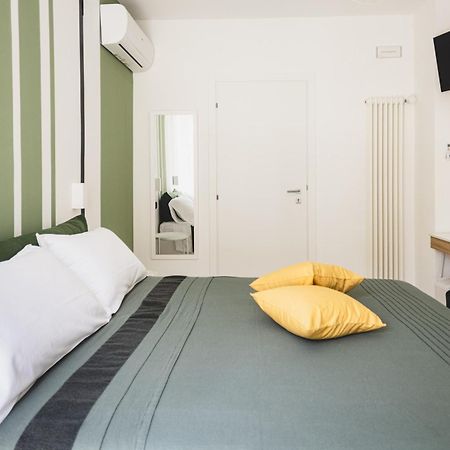 Piazza Verdi B&B Васто Екстериор снимка