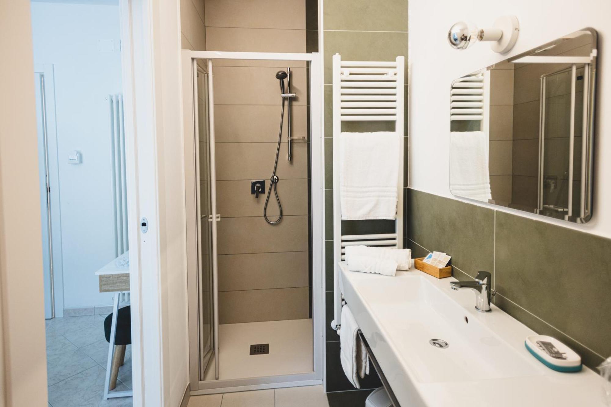 Piazza Verdi B&B Васто Екстериор снимка