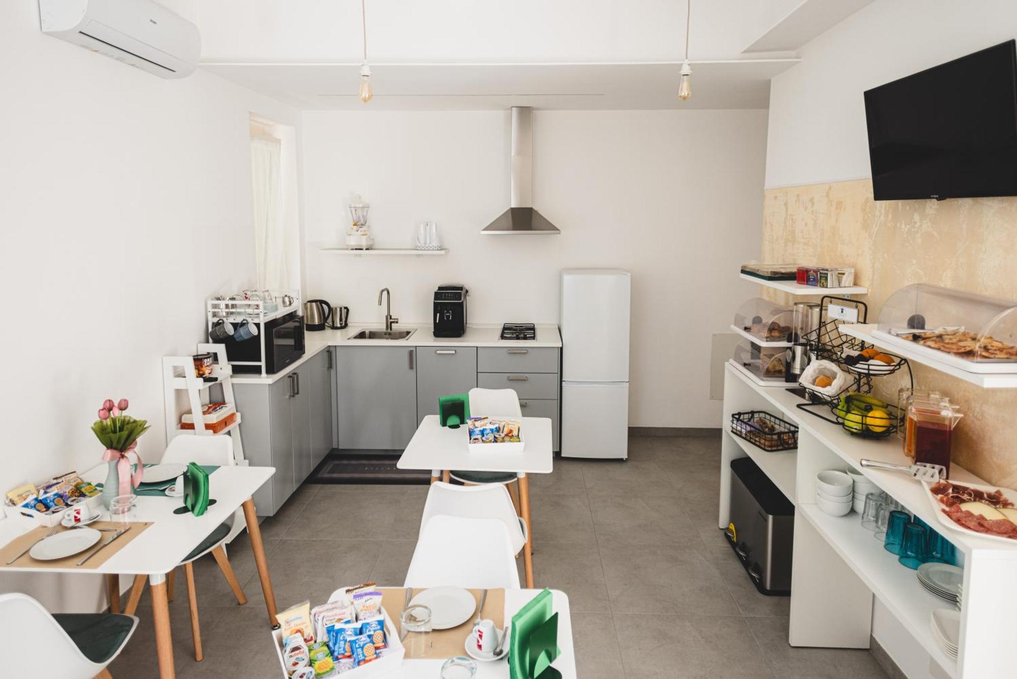 Piazza Verdi B&B Васто Екстериор снимка