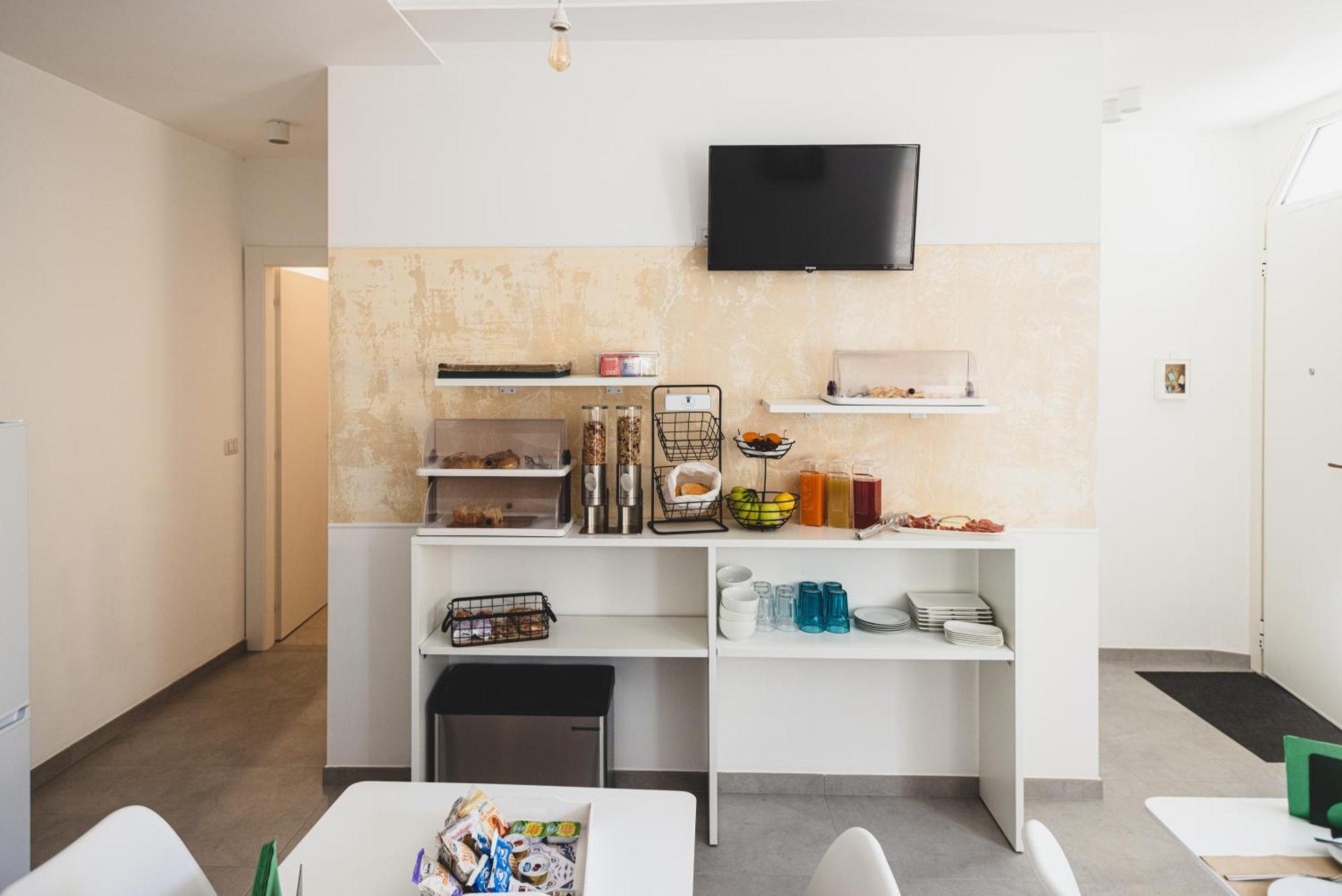 Piazza Verdi B&B Васто Екстериор снимка