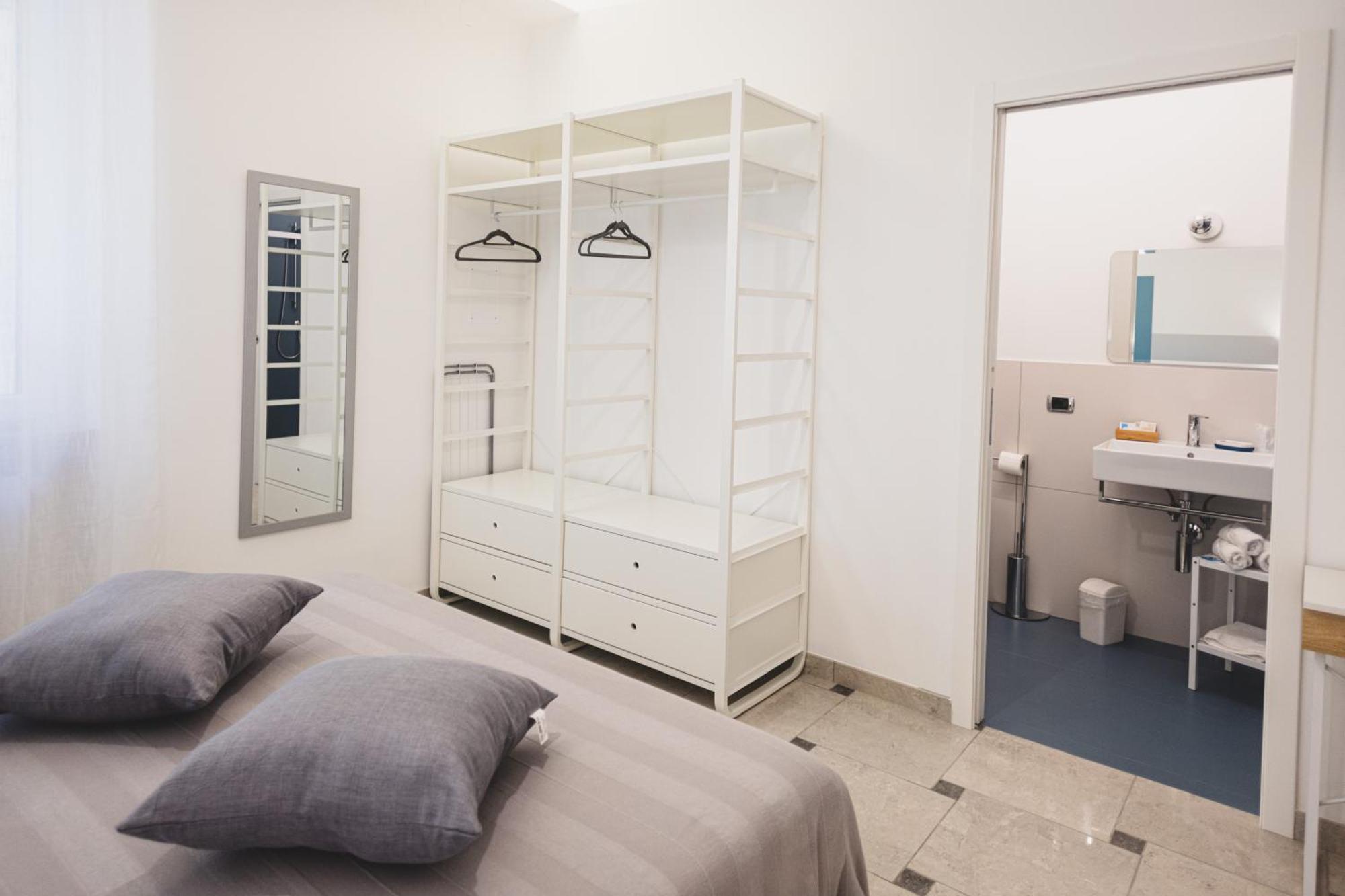 Piazza Verdi B&B Васто Екстериор снимка