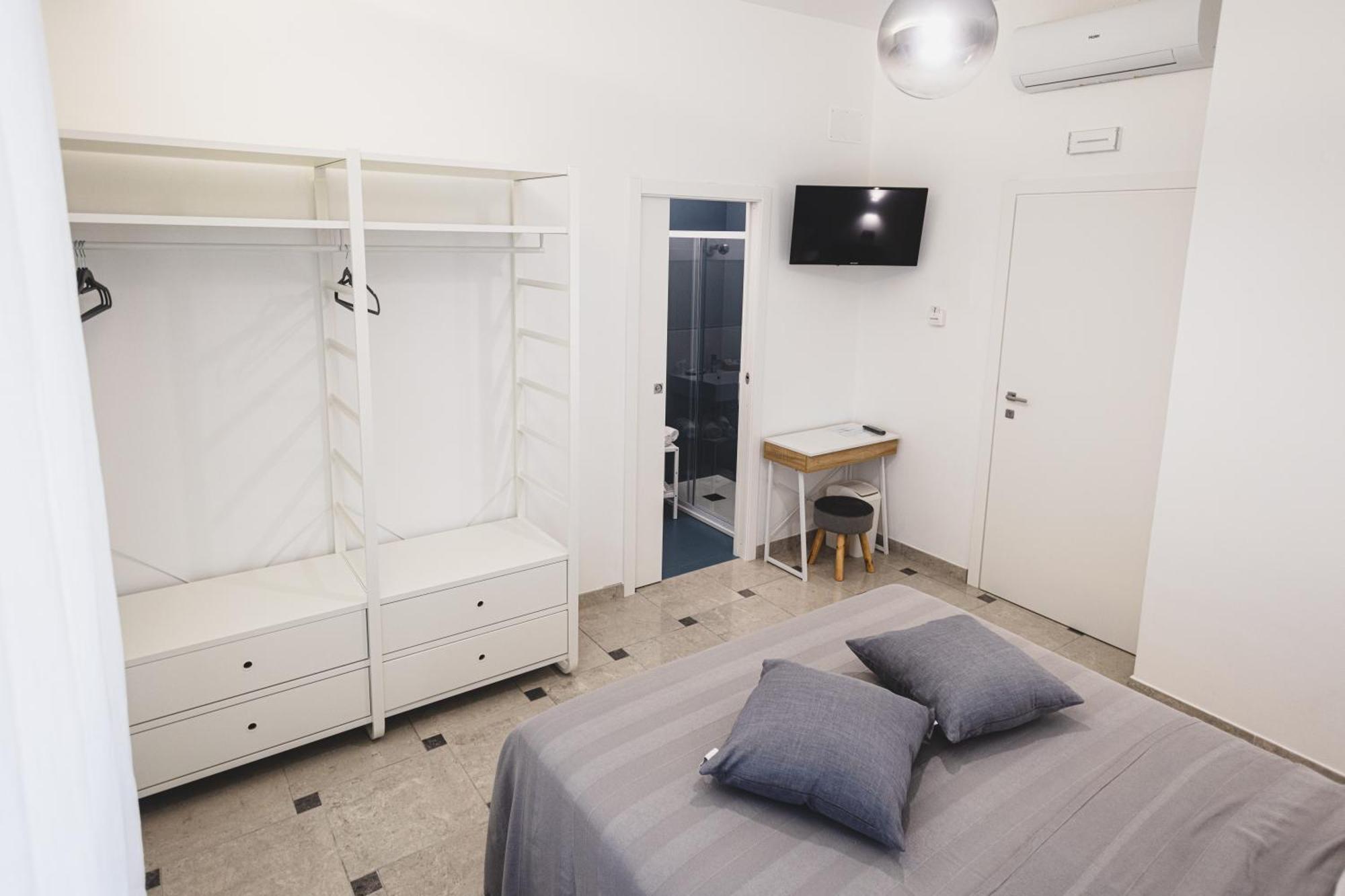 Piazza Verdi B&B Васто Екстериор снимка