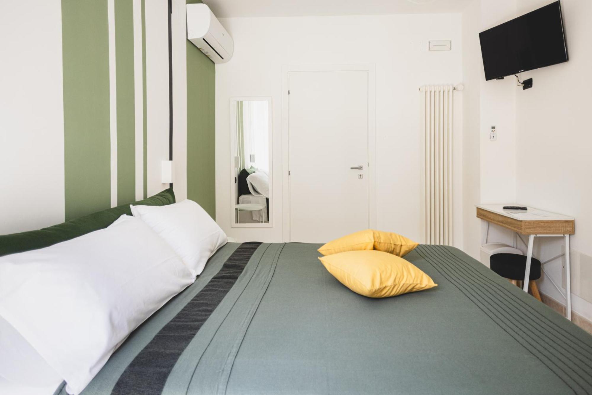 Piazza Verdi B&B Васто Екстериор снимка