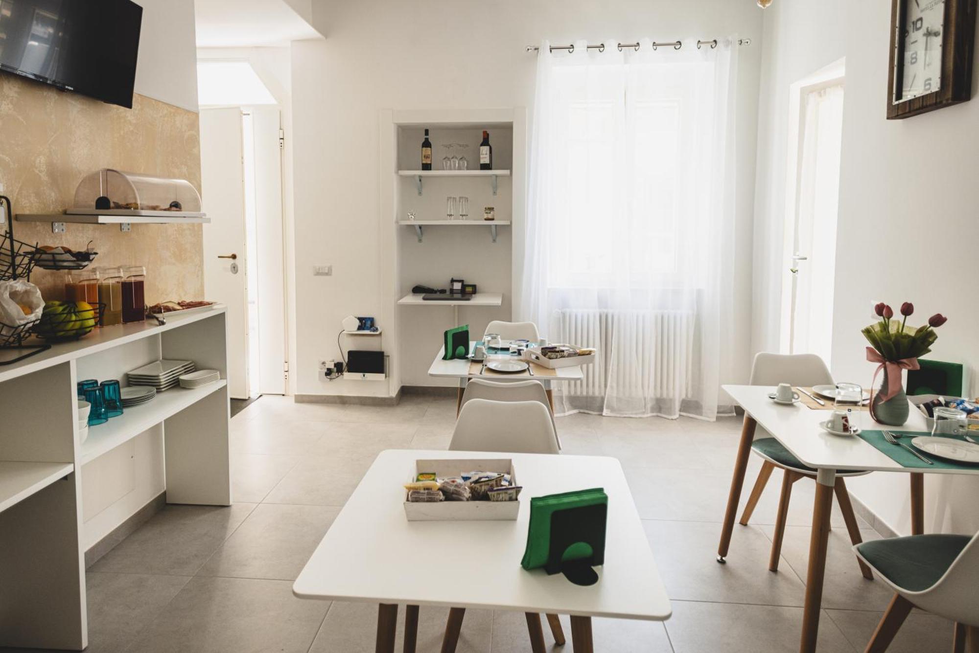 Piazza Verdi B&B Васто Екстериор снимка