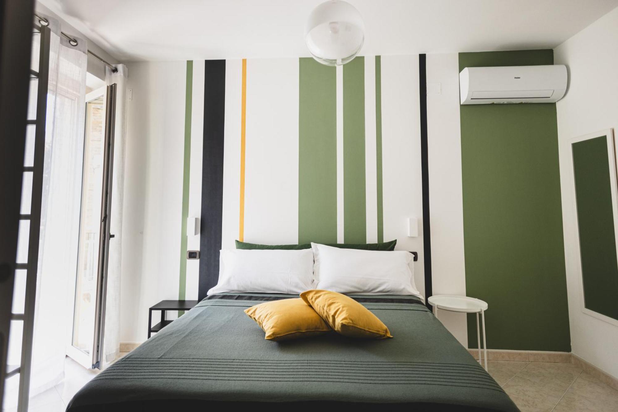 Piazza Verdi B&B Васто Екстериор снимка