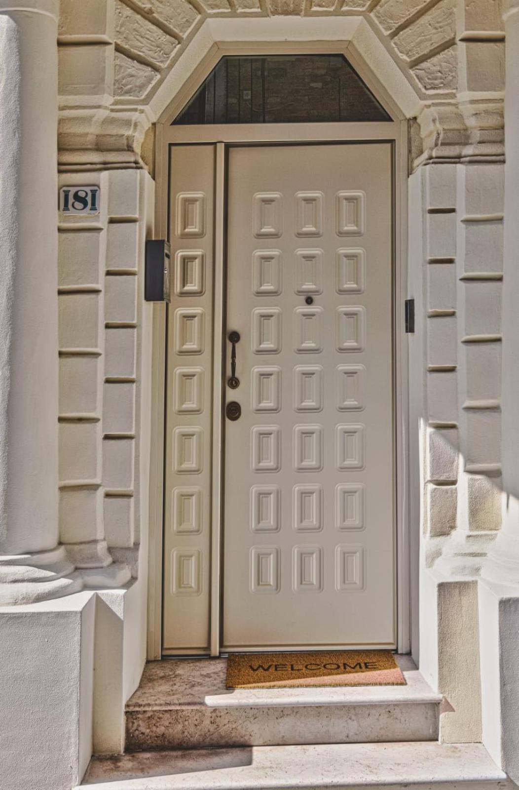 Piazza Verdi B&B Васто Екстериор снимка